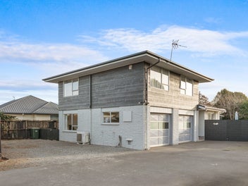 Family Oasis in Burnside School Zones