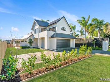 LOCATION, CONVENIENCE & EASY LIFESTYLE