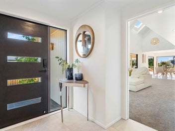LOCATION, CONVENIENCE & EASY LIFESTYLE