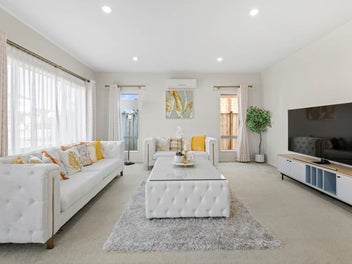 Modern 5-Bdrm, 3 Ensuite, Walk to Ormiston Schools