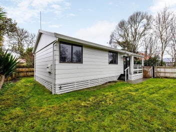 Dual Dwellings on Expansive 905sqm