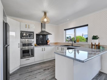 Live The Life! Space, Style & Location
