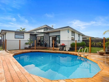 Rare Dual Living Gem with Pool in Palm Springs!