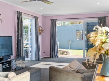 Garaging, Double Glazing - this is worth a look!