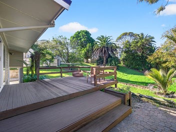 Reserve-Edge Retreat in the Heart of Sunnyhills