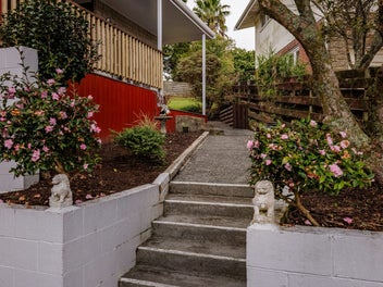 He Kainga Hokia – Whanau Home with 2 Lounges