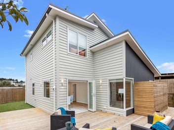 Freehold & Freestanding - Must Be Sold