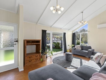 Charming Family Home in Totara Park