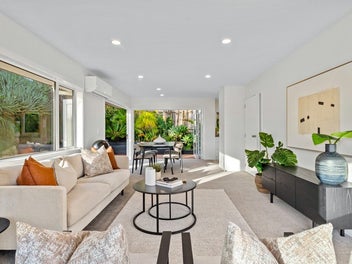 Sunny, Modern & Family Friendly!