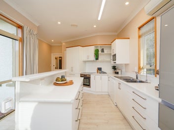 Spacious Living in Prime Gladstone Location