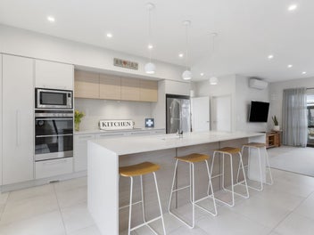 Set Sale-Vendors Ready to Move!