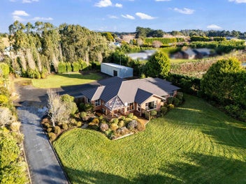 Sunny, Spacious & Packed with Extras in Otatara!