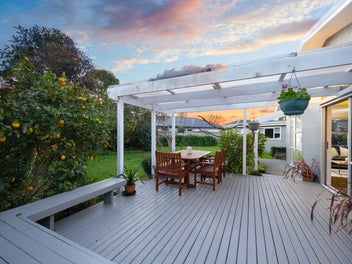 Cute Three Bedroom Entertainer with Sleepout