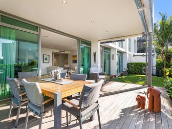 Luxury Ground Floor Seaside Apartment