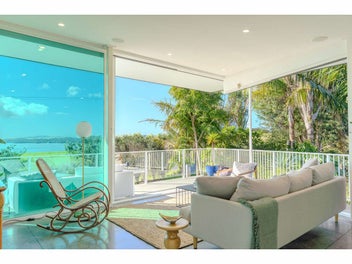EXCEPTIONAL VIEWS, PRIME COASTAL LIVING