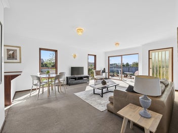 Sunshine, Charm & the Sweet Life in Sunnyhills