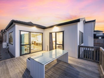 “3+2” Modern Haven with Living Options