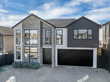 Modern Family Living – 7 Beds + Income Potential