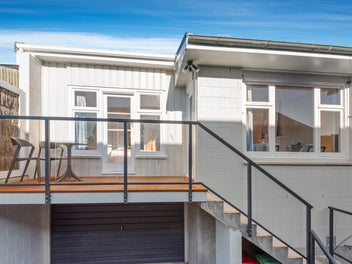 Sunny, Stylish & So Central - Merivale Gem!