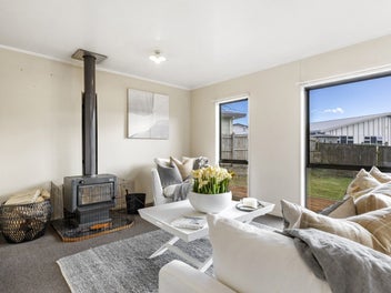 Hilltop Honey. Charm, Sun & Location