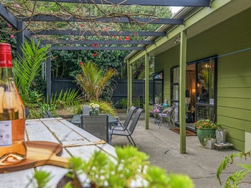 Peaceful and Private. Your City-Edge Retreat!