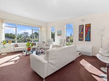 Beautiful Single-Level - Owners Downsizing Now