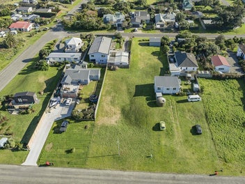 Rare Coastal Opportunity – No Covenants!