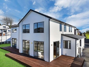 Luxury Family Living in Rangitoto College Zone...