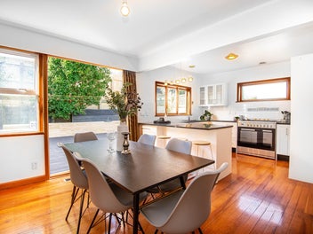 5-Bedroom Spacious Family Home!