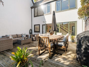 Solid 1970s Charm - Sunny | Private Oasis