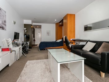 Super Sized Studio in the Viaduct!