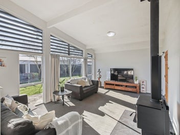 * UNDER OFFER * Sunny, Secure & Perfectly Position