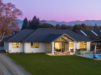 Prestige Living, Perfect Location