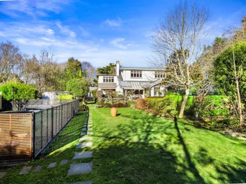 Executive Character Residence