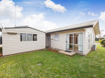 Affordable Milson Gem! Close to Hospital!