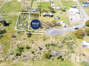 Entry Level Mahia Peninsula - Beaches, Baches, BBQ
