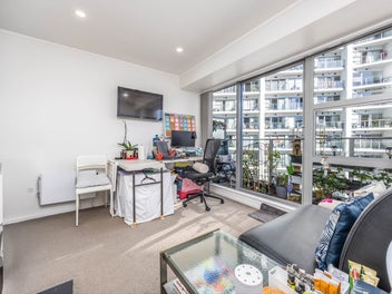City Pulse Living! Bank-Friendly 2-Bed Freehold