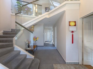 SOUGHT-AFTER CUL-DE-SAC LOCATION!