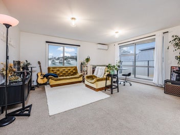 Stylish, secure & superbly located