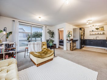 Stylish, secure & superbly located