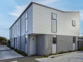 Head for Huxley! Sunny end townhouse