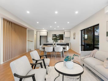 Highly Specced Sun-Trap with Reserve Vista