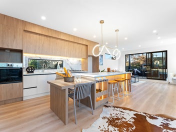 Pime location, Luxury home, Stunning views!