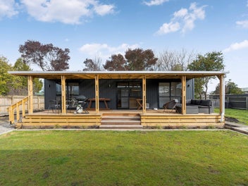Appealing Near New Tiny Home!