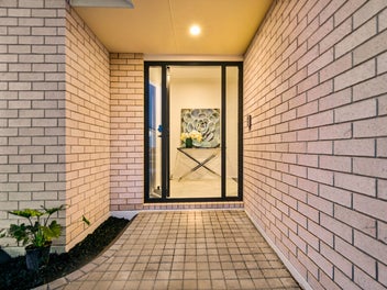 Close to parks & new shopping precinct!