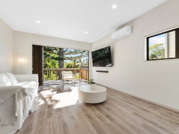 Newish family home on 396m2 site/179m2 floor area