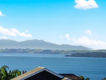Designer Coastal Living in the Heart of Takapuna