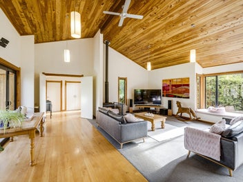 Expansive Home on 4882sq m Beside Parkvale School
