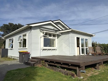 EASY LIVING WITH SEA VIEWS