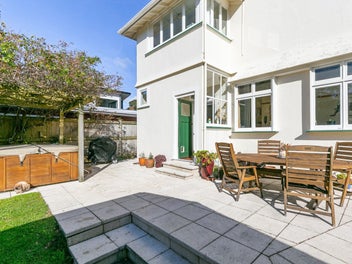 CITY-END KARORI SECLUSION